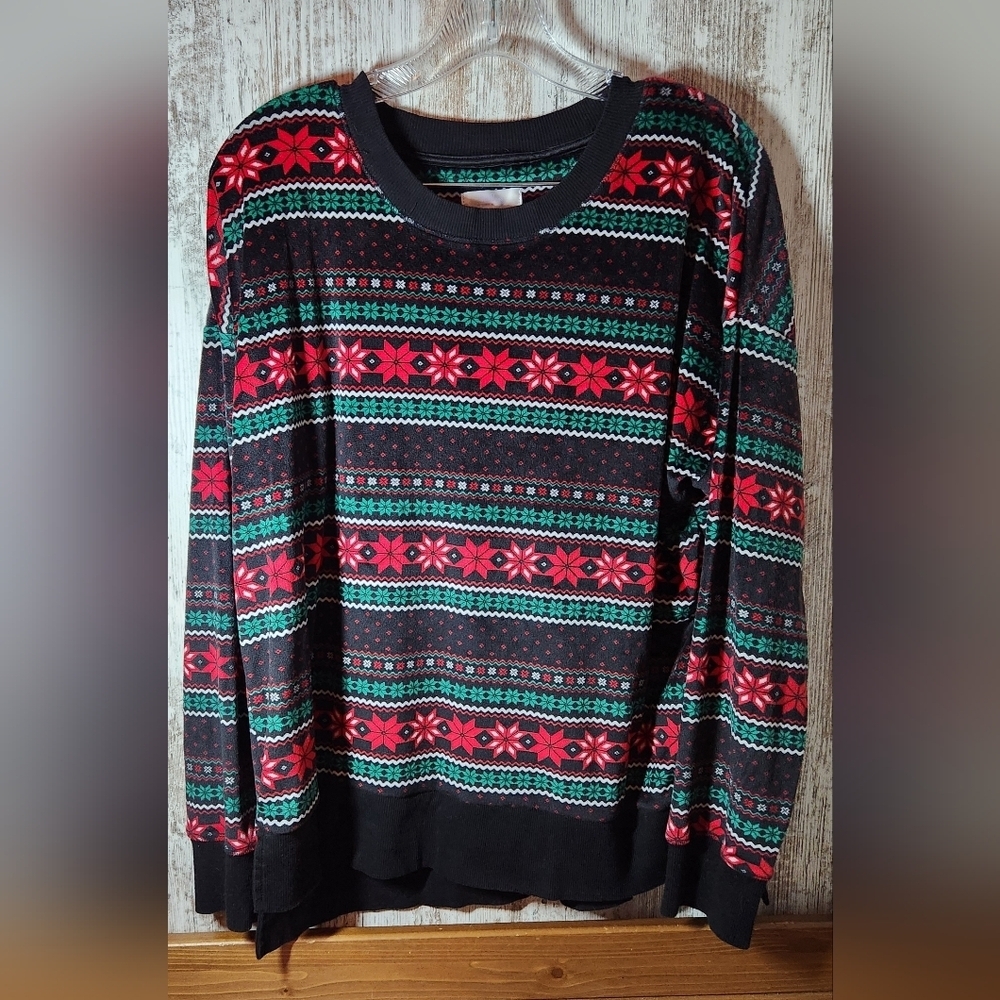 Secret Treasures Festive Black and Red Pajama Top Christmas Super Soft